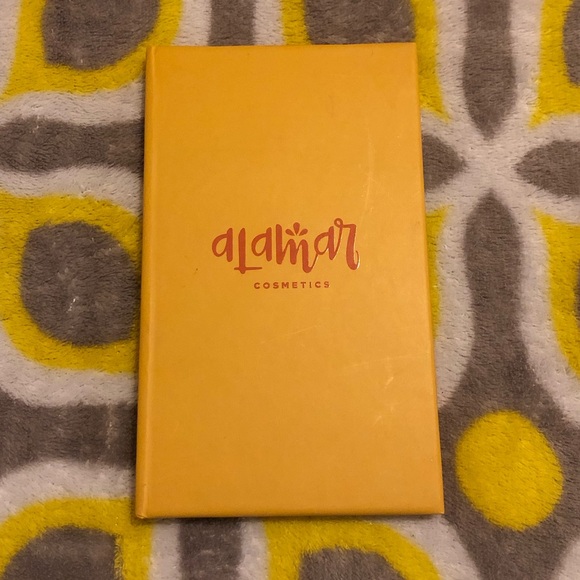 Make Up - Picture 2 of 3